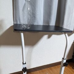 テーブル ベッドサイド ソファーサイドの画像