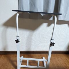 テーブル ベッドサイド ソファーサイドの画像