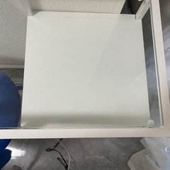 ガラステーブルの画像