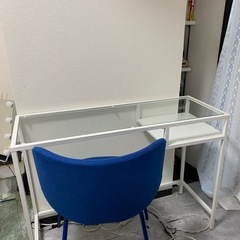 ガラステーブルの画像