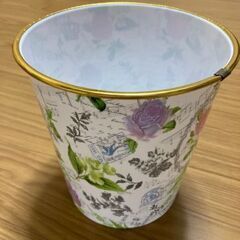 ゴミ箱（花柄）の画像