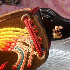 新品未使用現品販売26.980円　沖縄三線蛇皮本張片面ナイロン張　螺鈿棹の画像