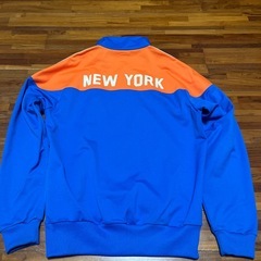 adidasトラックジャケット
の画像