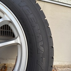 【美品中古】プリウスα スタッドレスタイヤ+アルミホイールセットの画像