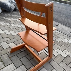 【中古】子供用木製椅子の画像