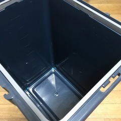 【決まりました‼️】無料／濃紺ゴミ箱の画像