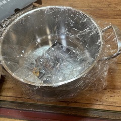 両手鍋と書道セットの画像