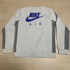 新品‼️NIKEトレーナーの画像