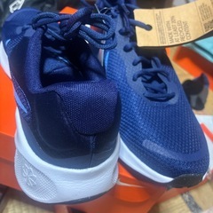 新品‼️NIKEレボリューション7‼️紺白コンビ10インチ‼️の画像