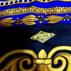 Versace スカーフ シルク100% ネイビー ゴールド ブラック ブルーの画像