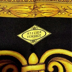 Versace スカーフ シルク100% ゴールド イエロー イエローオーク タグ無しの画像