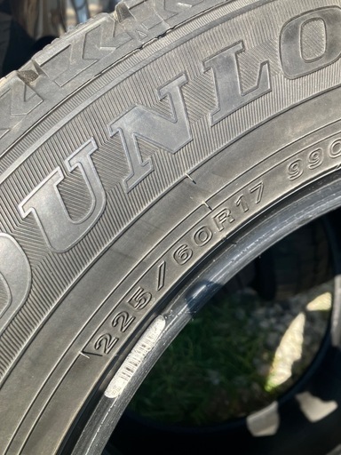 ①【※値下げしました】DUNLOP(ダンロップ) スタッドレスタイヤ17インチ