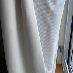 【中古美品】グレージュカーテン※まとめる帯とレースカーテン付の画像