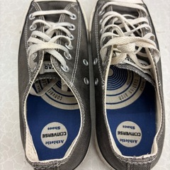 Converse グレー ローカットスニーカーの画像