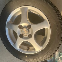 スタッドレスタイヤ美品の画像