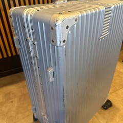 スーツケースの画像