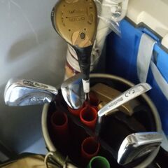 ゴルフクラブ、ボールの画像