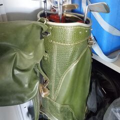 ゴルフクラブ、ボールの画像