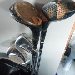 ゴルフクラブ、ボールの画像