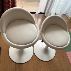 カウンターチェア2脚 ロータイプ　43-62cm ホワイトの画像