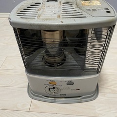 古いファンヒーター、災害時に重宝反射式ストーブサービス！不要な方は300円お引きします。の画像