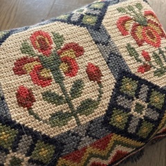 スウェーデンアンティーククッション0円の画像