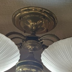 もちろん無料にします！約40年前のシャンデリア外してください！の画像