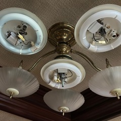 もちろん無料にします！約40年前のシャンデリア外してください！の画像