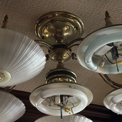 もちろん無料にします！約40年前のシャンデリア外してください！の画像