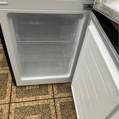 【中古】オススメ　2ドア冷蔵庫　2022年製　マクスゼン【E1124IK】の画像