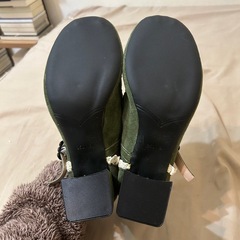 新品未使用品 モスグリーン 靴 パンプスの画像