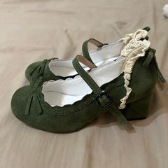 新品未使用品 モスグリーン 靴 パンプスの画像
