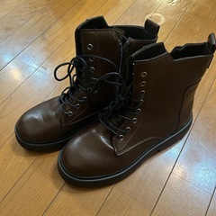 ブラウン 革製 ショートブーツの画像