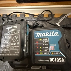 Makita マキタ コードレス掃除機 CL107FDSHW 充電器付き バッテリー1個付きの画像