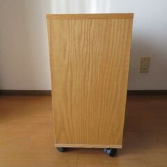 ニトリ キャスター付き木製キャビネットの画像