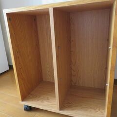ニトリ キャスター付き木製キャビネットの画像