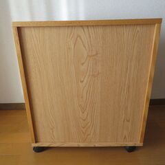 ニトリ キャスター付き木製キャビネットの画像