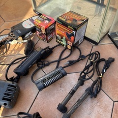 水槽、爬虫類、水中ポンプ等いろいろの画像