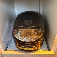 炊飯器　5.5合炊きの画像