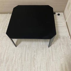 折りたたみテーブルの画像