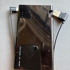 旧型iPhoneのモバイルバッテリーの画像