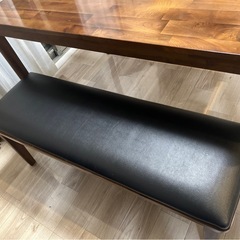 ダイニングテーブルの画像