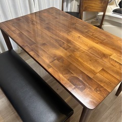 ダイニングテーブルの画像