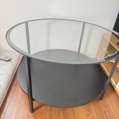 IKEA　ガラステーブルの画像