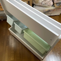 【現状品 】本棚 おもちゃ 箱 トイザらス オリジナル絵本＆おもちゃ収納ラック キャスター付きワゴン （ホワイト） ベビーザらス限定 の画像