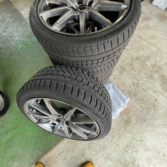 スタッドレスタイヤ（サイズ225/40R18）4本セット と保管袋 の画像