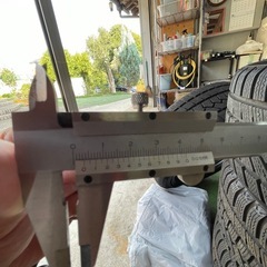 スタッドレスタイヤ（サイズ225/40R18）4本セット と保管袋 の画像