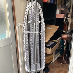 大型IKEAのアイロン台の画像