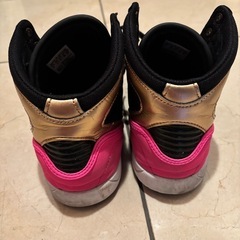 アディダス　スニーカー
の画像