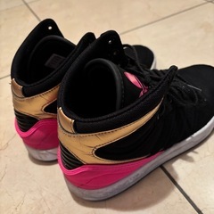 アディダス　スニーカー
の画像